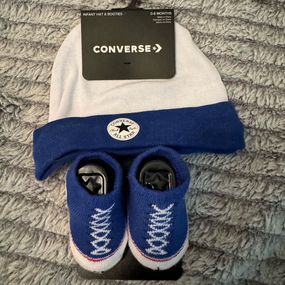 NWT Converse Infant hat & booties set - Picture 1 of 4
